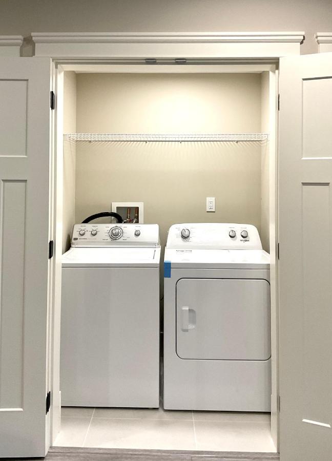 New Two-Bedroom Legal Suite With Parking White Rock Zewnętrze zdjęcie