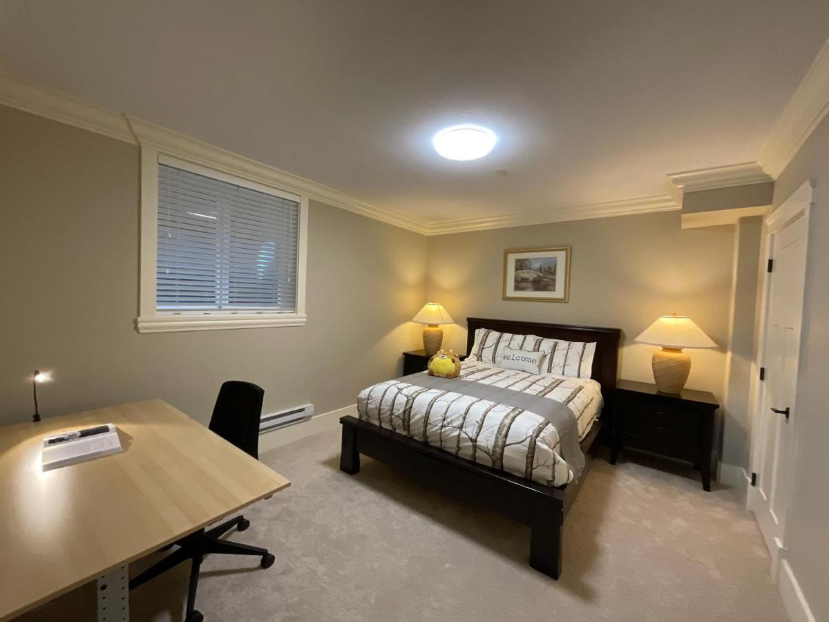 New Two-Bedroom Legal Suite With Parking White Rock Zewnętrze zdjęcie