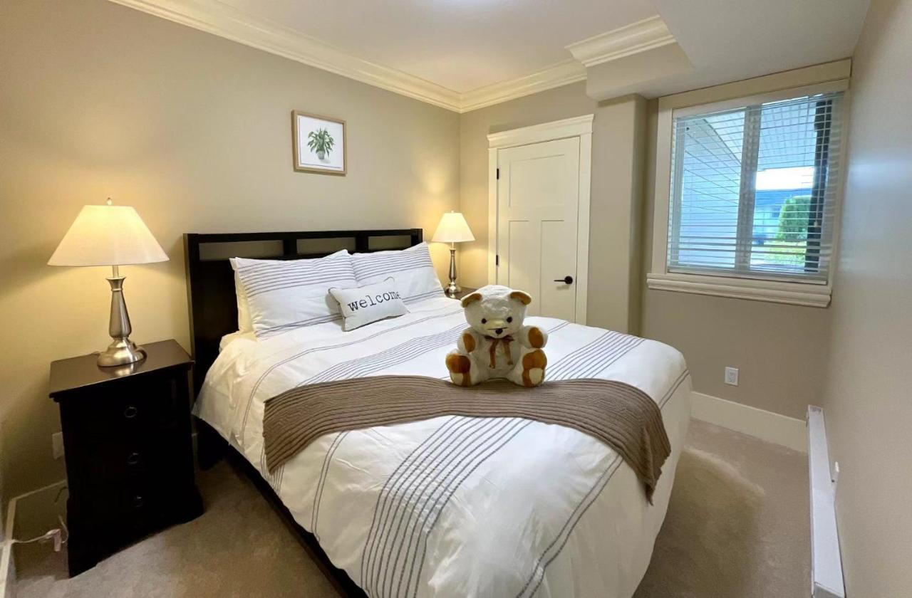 New Two-Bedroom Legal Suite With Parking White Rock Zewnętrze zdjęcie